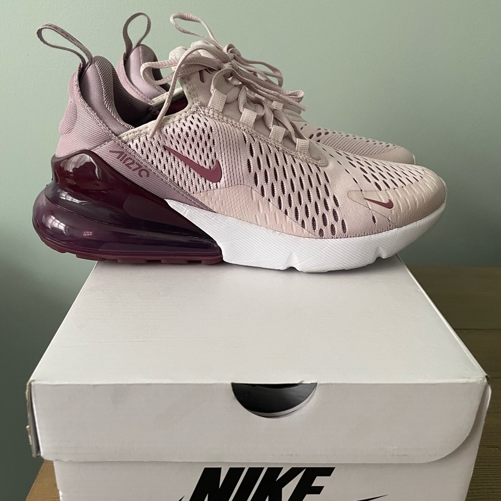 Nike AirMax 270- Size 9